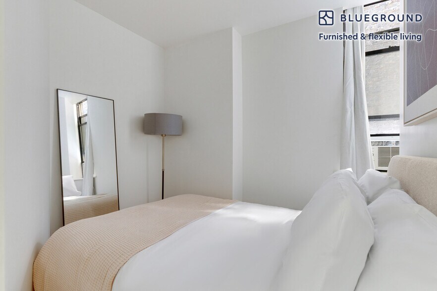 Building Photo - 236 W 15th St