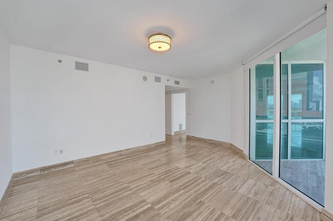 Building Photo - 101 S Fort Lauderdale Beach Blvd