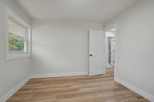 Building Photo - 83 Brookhaven Dr