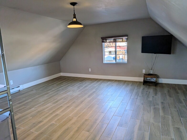 Building Photo - 169 S 200 W