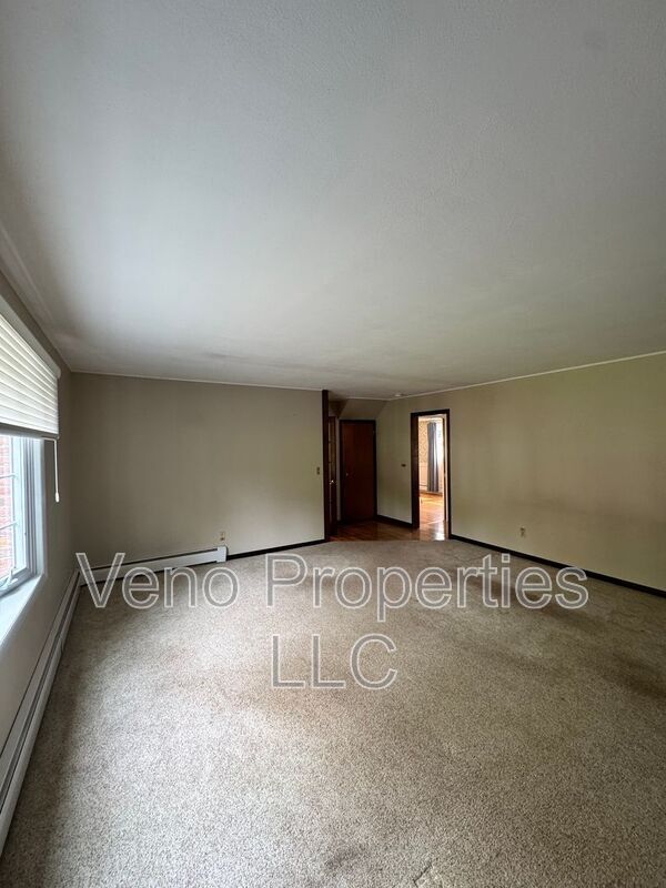 Building Photo - 23 Glenwood Dr