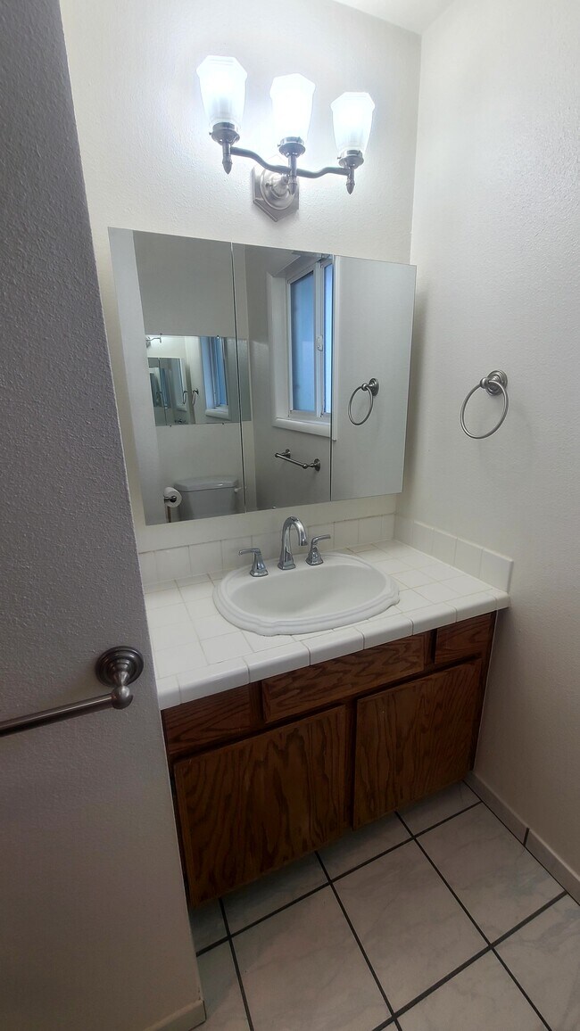 Building Photo - 945 Buchanan Ave