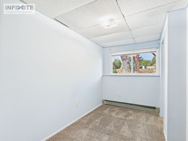 Building Photo - 323 N 16th Ave