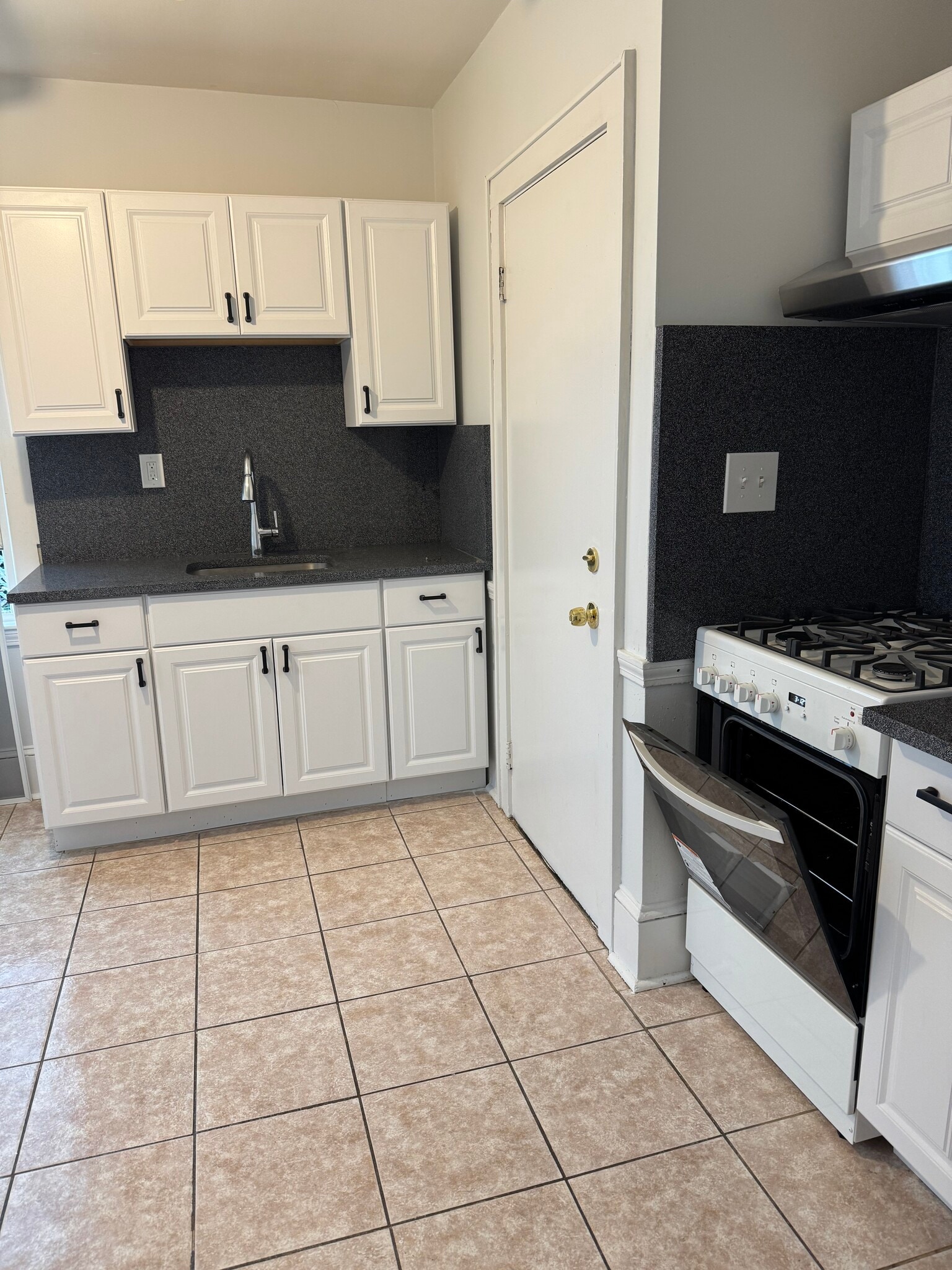 Building Photo - 25 Chestnut St