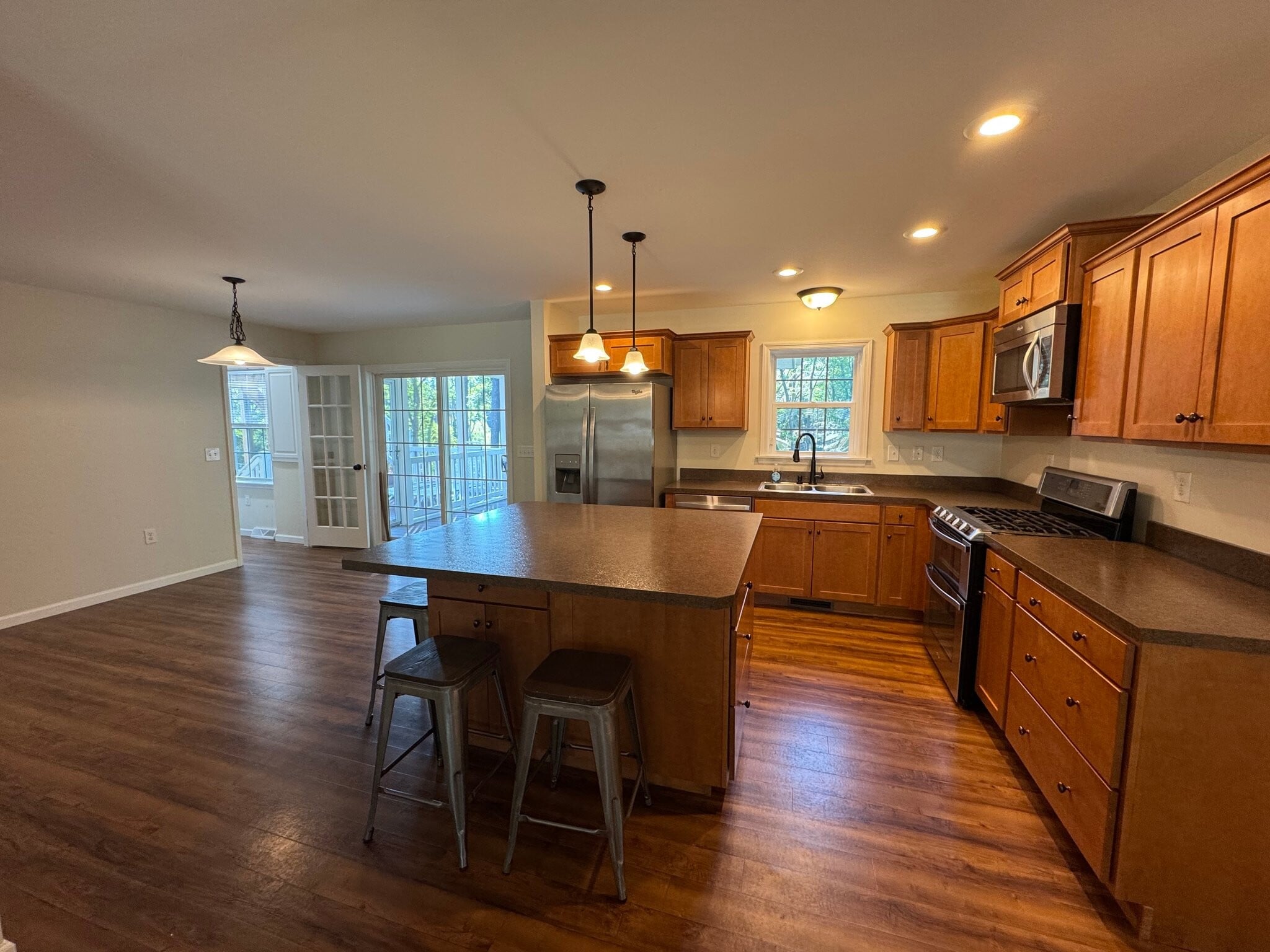 Building Photo - 2094 Fieldcrest Dr