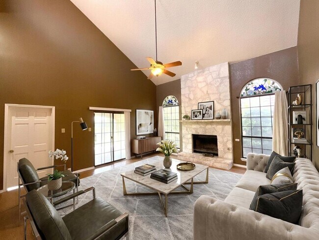 Building Photo - *MOVE IN SPECIAL* 2 Bedroom Garden Style Villa Home In A Prime Location – Near Shopping & Dining!