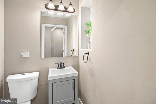 Building Photo - 2050 Mountain St