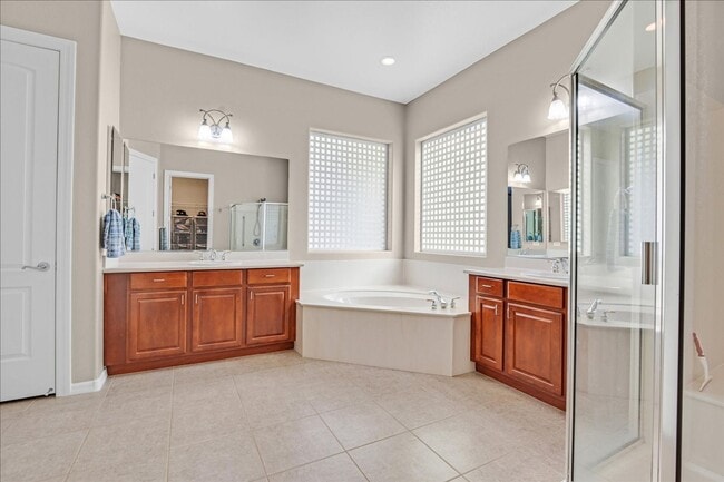 Building Photo - Rental Home with Large Pool