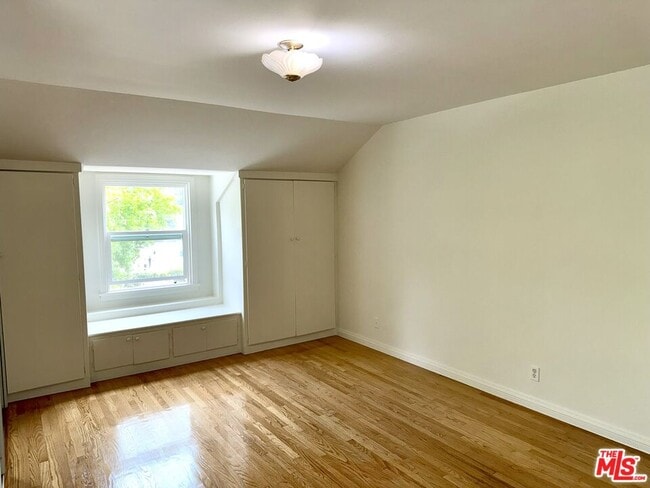 Building Photo - 661 Warner Ave