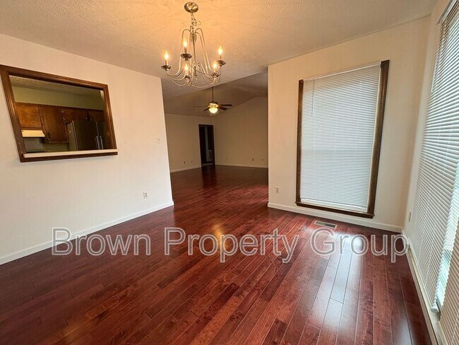 Building Photo - 5960 Laguna Dr