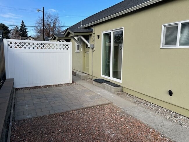 Building Photo - 522 Orondo Ave