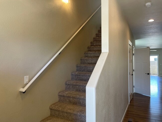 Building Photo - ****HALF OFF FIRST MONTH"S RENT*****Beautiful Two Story 3 Bedroom 2.5 Bath Townhome
