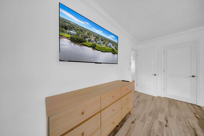Building Photo - 555 S Gulf Dr