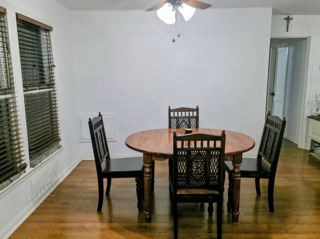 Building Photo - 104 Riverside Dr