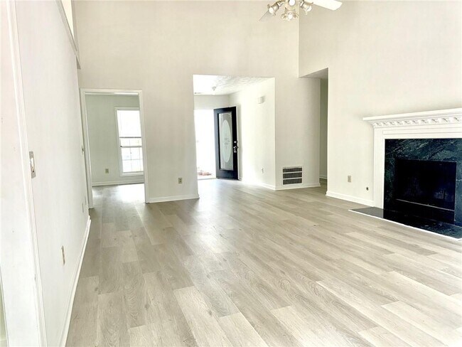 Building Photo - 1155 Avalon Dr
