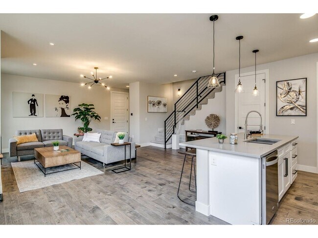 Building Photo - ONE MONTH FREE - Modern 3BR Townhome in Denver