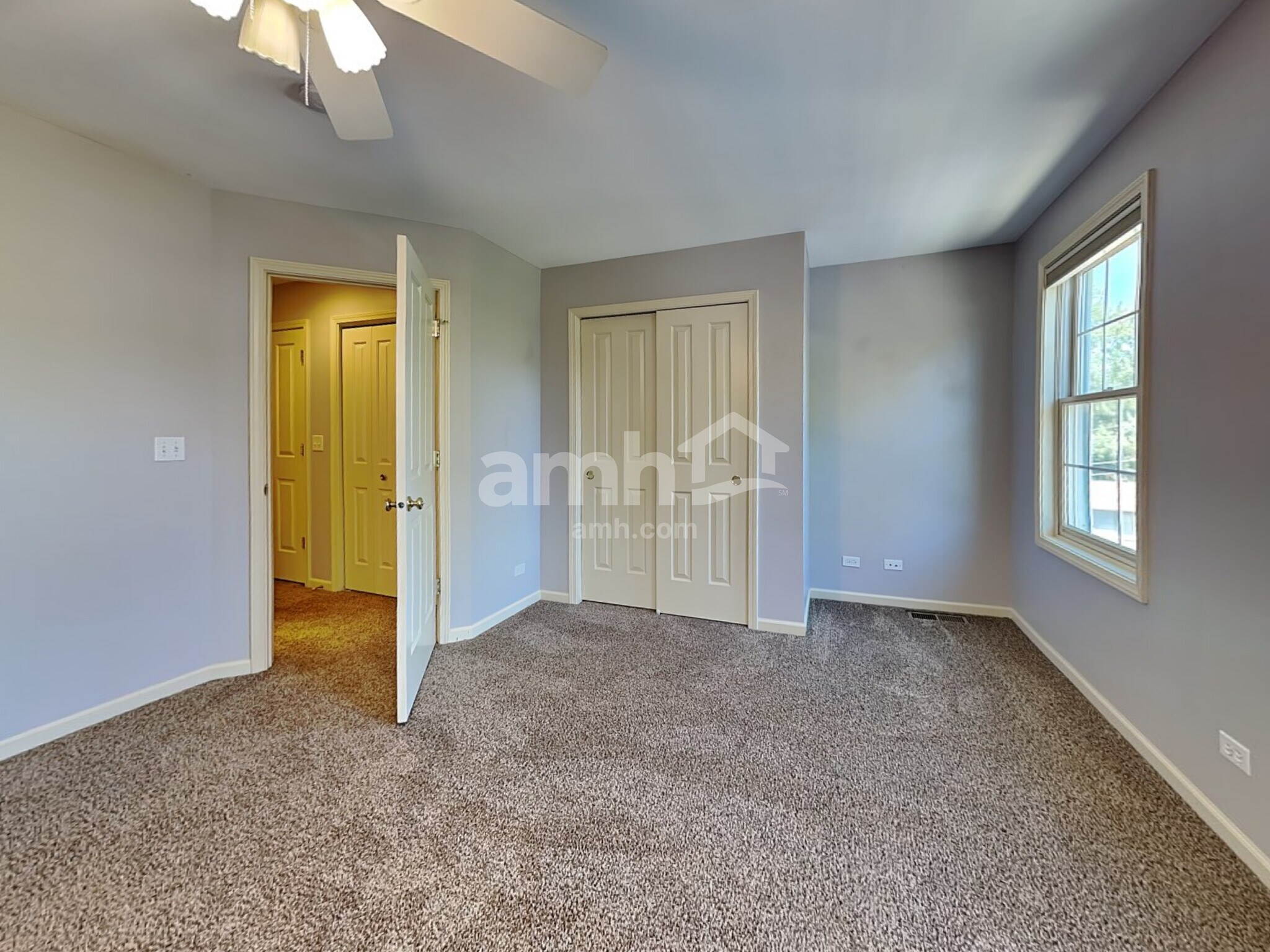 Building Photo - 576 N River St