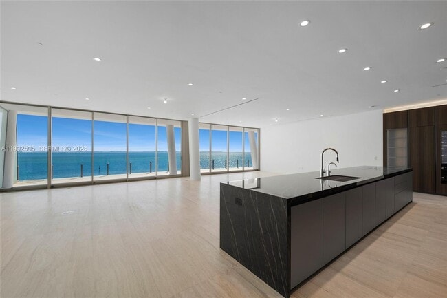 Building Photo - 5 Grove Isle Dr