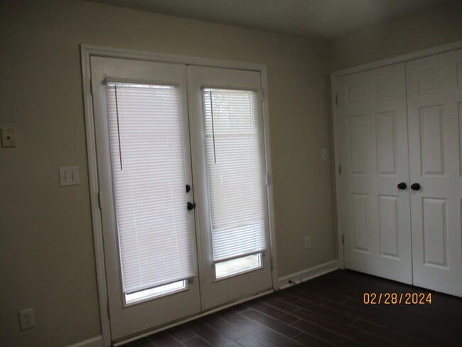 Building Photo - 1007 Michigan St