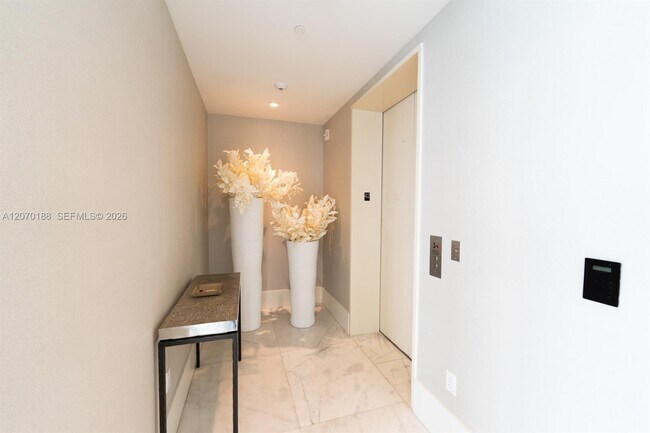Building Photo - 16901 Collins Ave