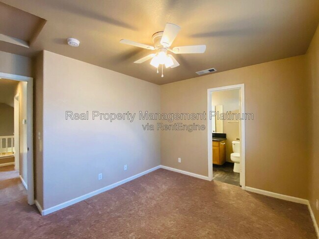 Building Photo - 7115 N Cecelia Ave