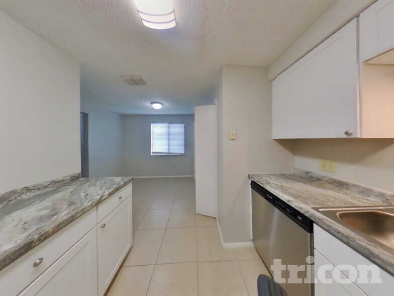 Building Photo - 8338 Knotts Landing Dr E