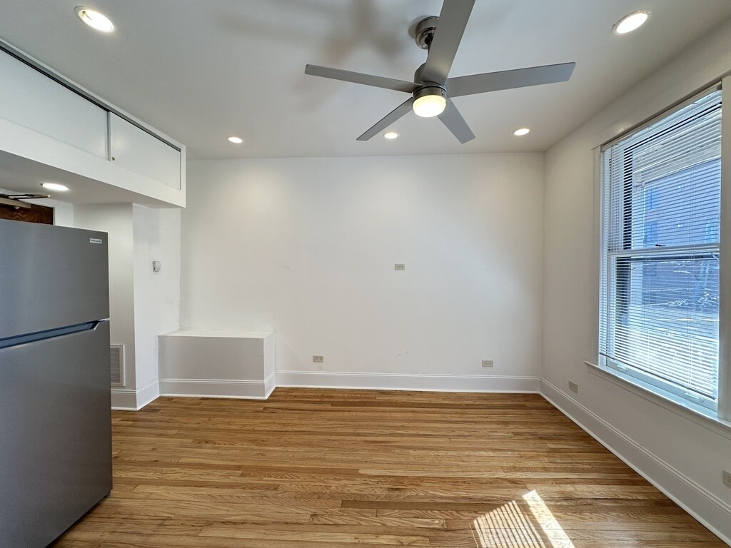 Building Photo - 2821 W Shakespeare Ave