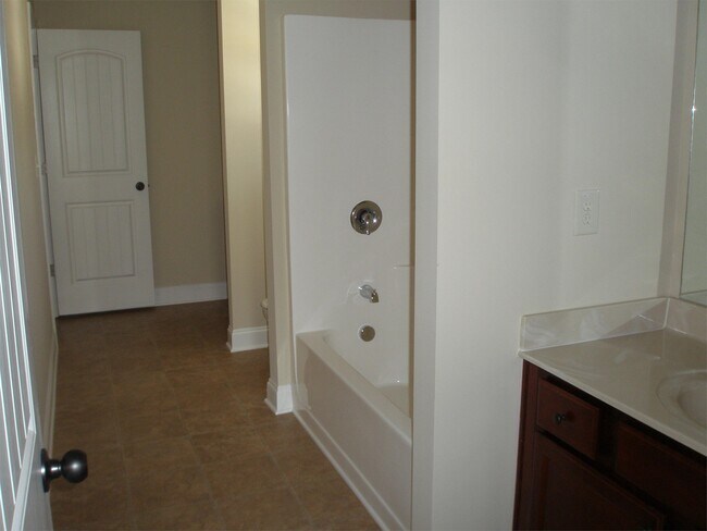 Building Photo - 3645 Fallen Oak Ln