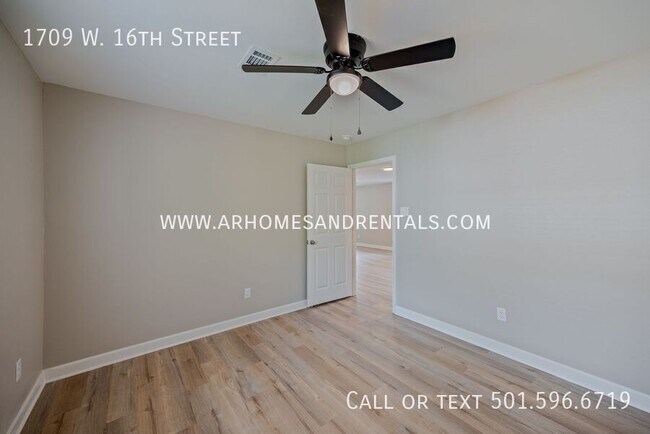 Building Photo - 1709 W 16th St