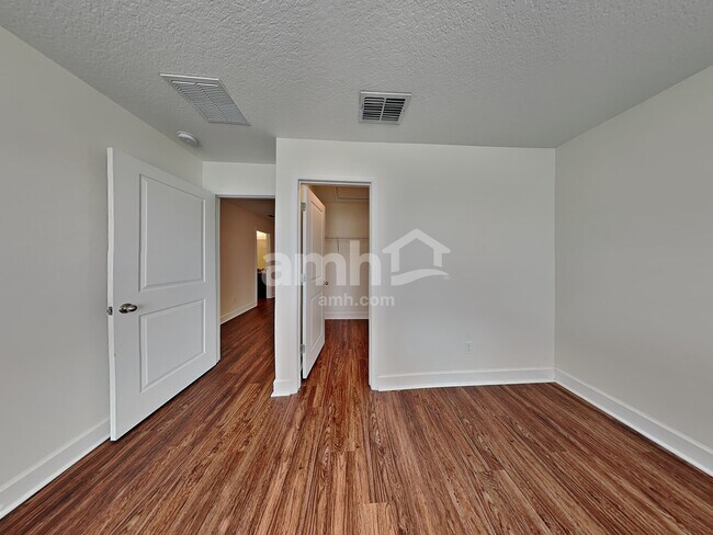 Building Photo - 1336 Mount Logan Dr