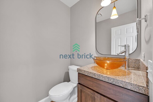 Building Photo - Beautiful Bellevue Home with 4 Beds + Bonu...