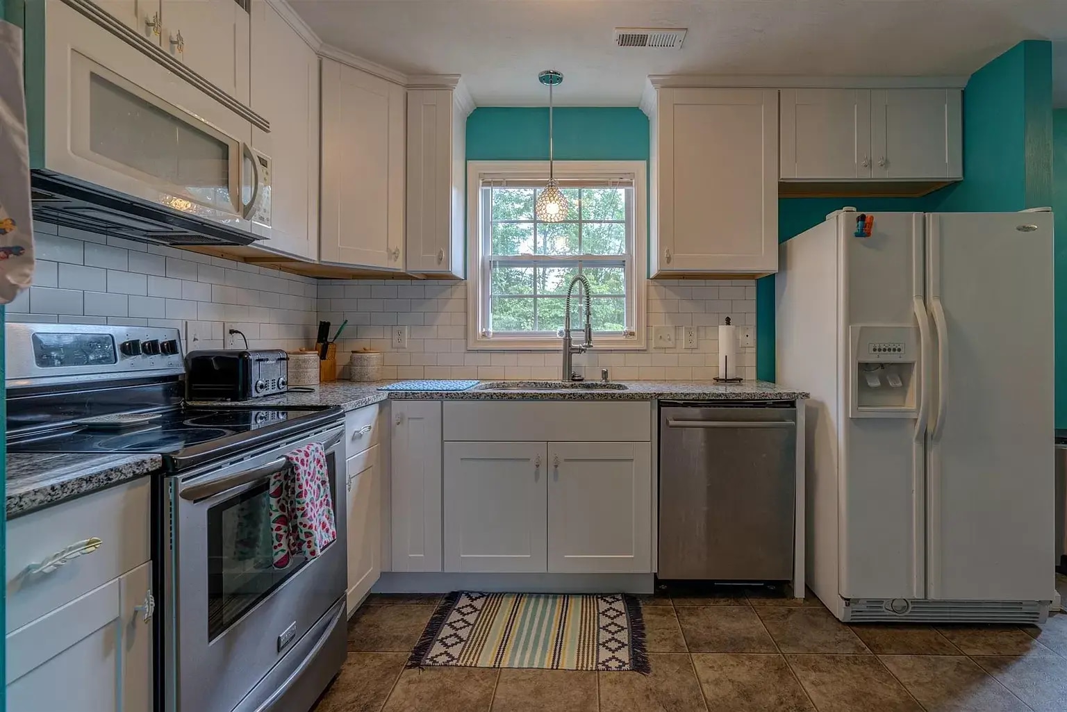 KITCHEN - 6767 Woodcreeper Drive