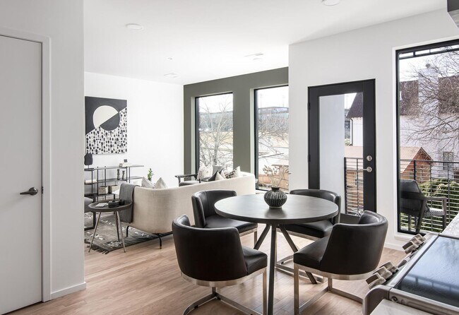 Building Photo - Stunning one bedroom unit in The Wedgewood section of town.