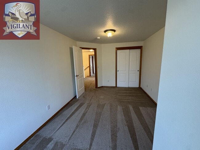 Building Photo - 1614 N Falcon Dr