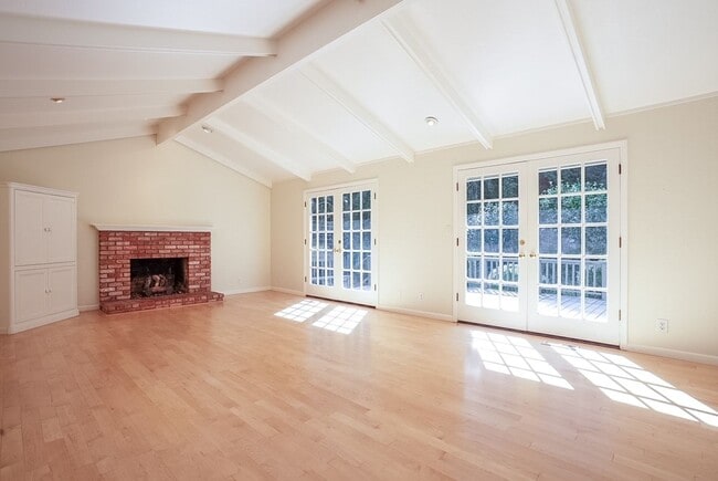 Building Photo - Beautifully Updated Three Bedroom Browns Valley Home