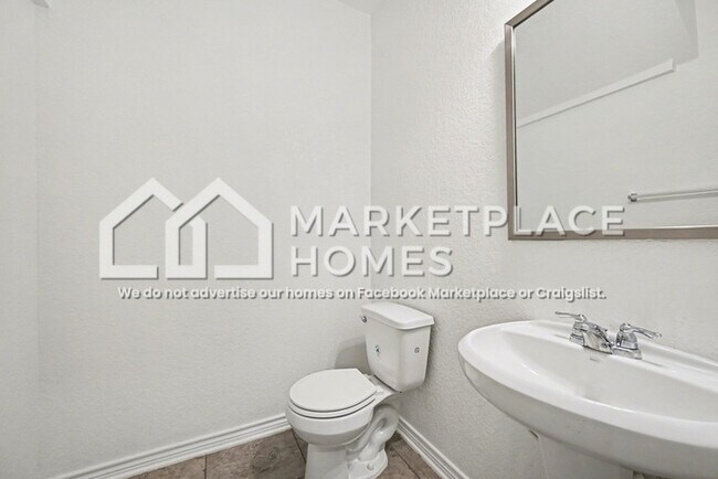 Building Photo - 3901 Legend Hill
