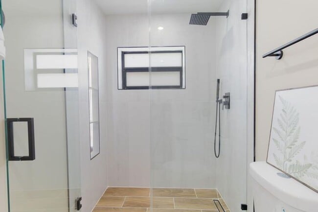 Building Photo - 5409 NE 4th Ave