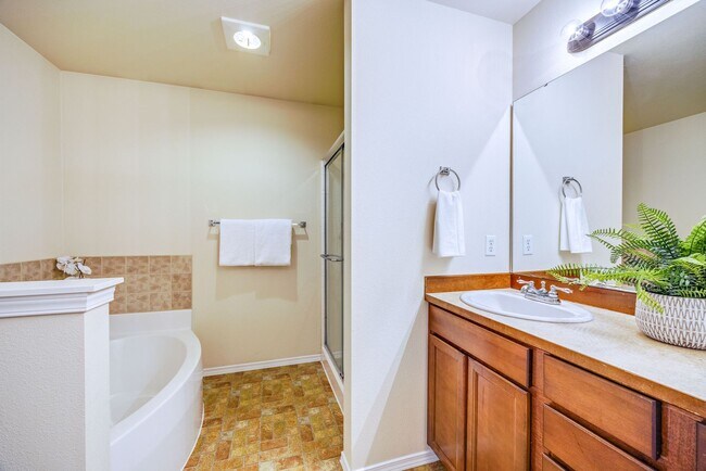 Building Photo - 3 Bedroom Rambler in Quiet Port Orchard Lo...