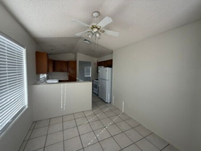 Building Photo - 1720 Navarre Ln