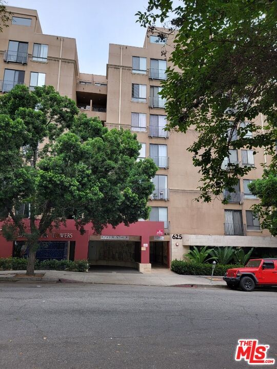 Primary Photo - 625 S Berendo St