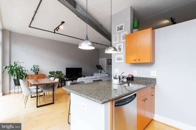 Building Photo - Stylish 1BR Rental in the Heart of Alexand...