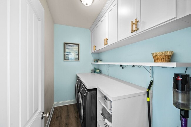 Building Photo - 227 Lookout Ln