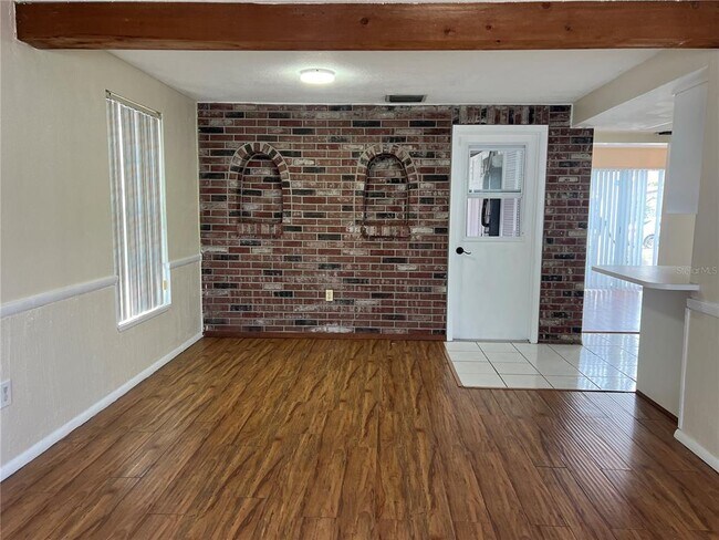 Building Photo - 4216 Hillsdale Dr