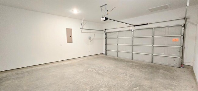 Building Photo - 6319 Seafoam Lake Dr