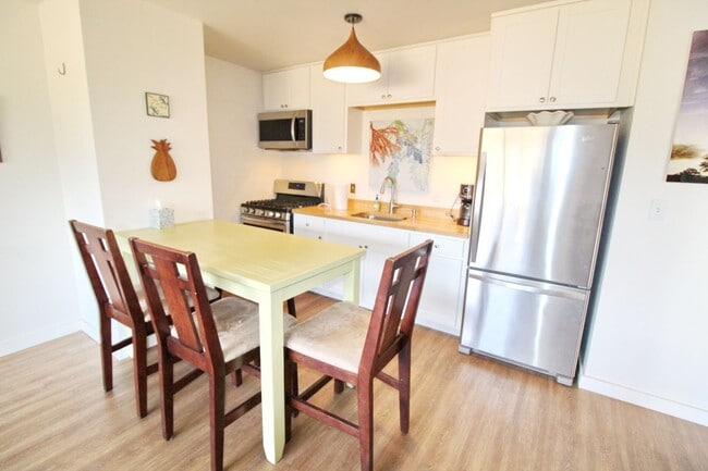 Building Photo - Kihei Villa - Nicely Furnished 1Bed/1Bath located in the heart of Kihei across the street from th...