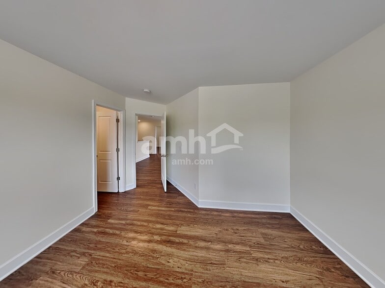 Building Photo - 5083 Trailwater Dr