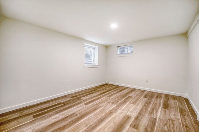 Building Photo - Montlake/Madison Park Area | Remodeled 3 Bed + Bonus Spaces | Arboretum Access