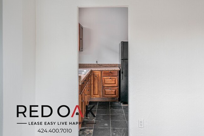 Building Photo - 456-460 Cowles