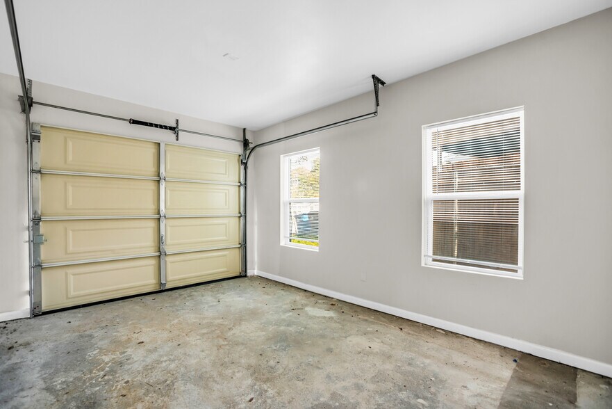 Building Photo - 125 Vandenburg Dr