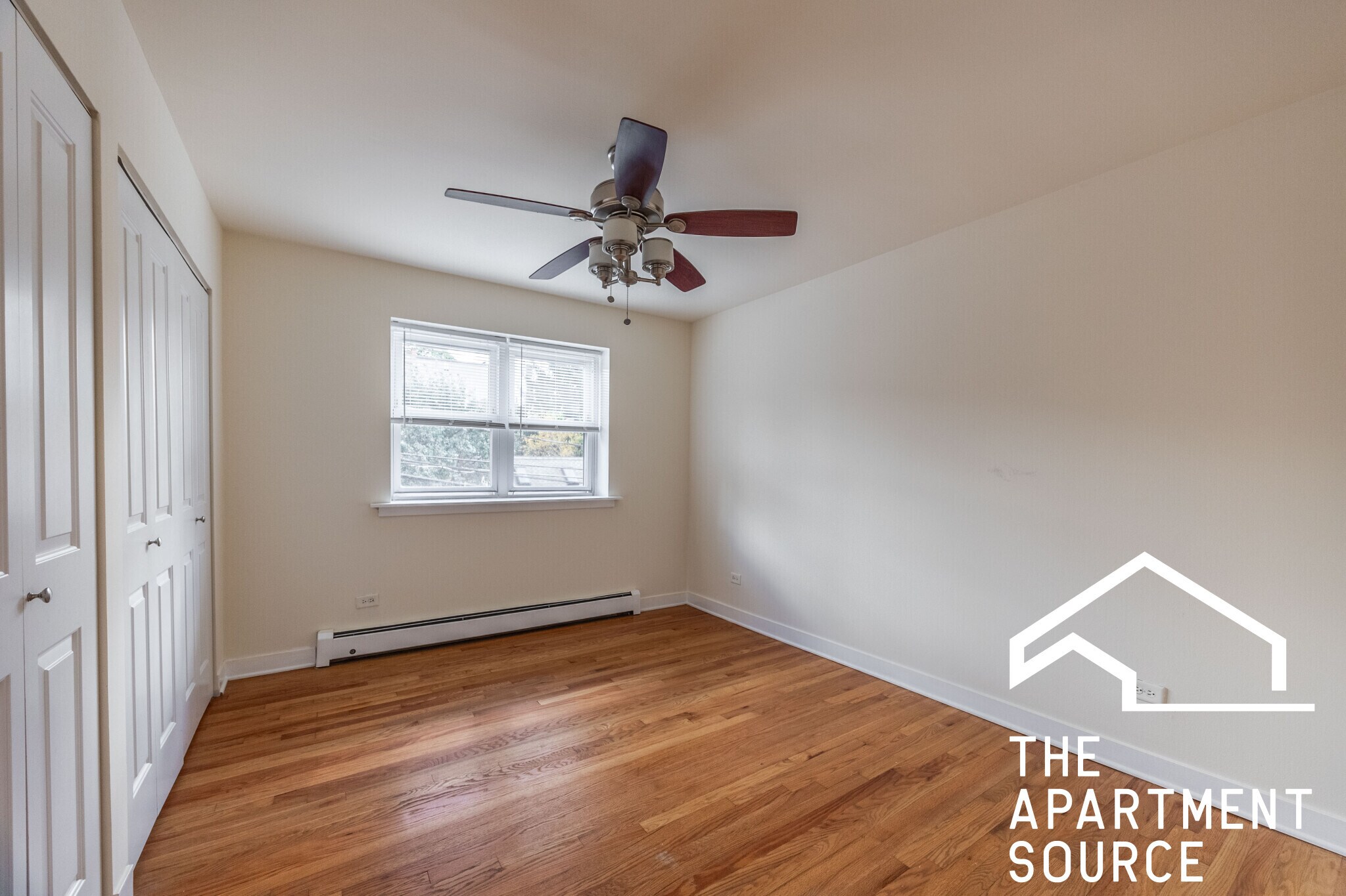 Building Photo - 628 W Wrightwood Ave